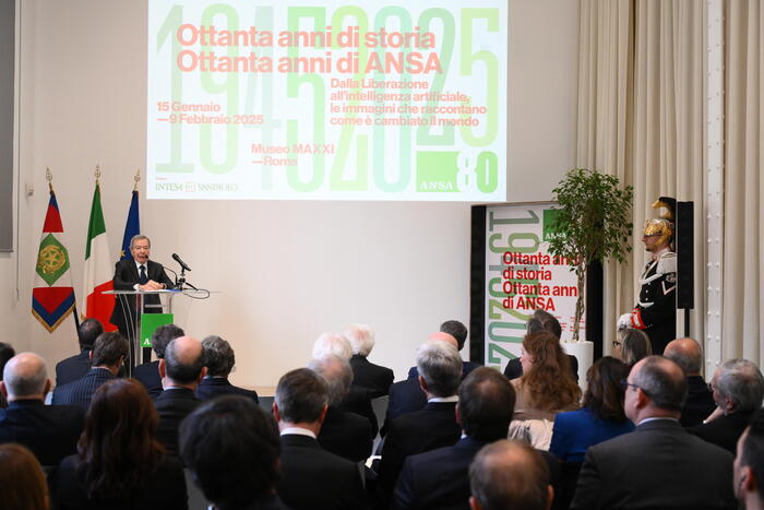 Il presidente dell'ANSA Giulio Anselmi durante il suo intervento in occasione della mostra per l'80° anniversario di costituzione dell'ANSA, al Museo Maxxi, Roma, 15 gennaio 2025. ANSA/ ETTORE FERRARI