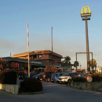 allarme bomba villaggio mosè