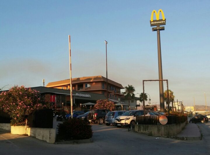 allarme bomba villaggio mosè